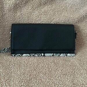 Steve Madden clutch crossbody‎ purse black/snake print with silver chain